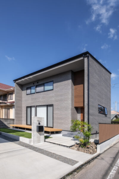 木と光が心地よい、広がりのある住まい｜松山市｜注文住宅1